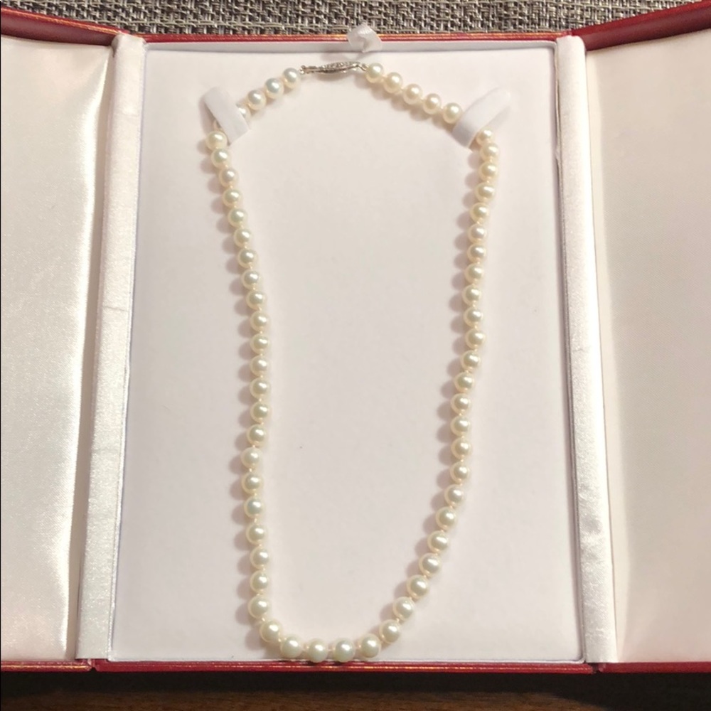 White Pearl necklace
